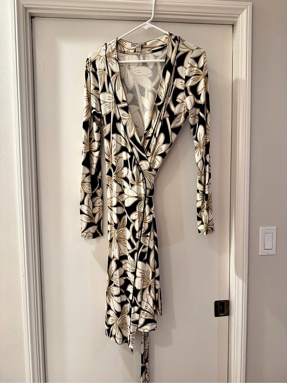 Banana Republic Floral Wrap Maxi Dress in Black & Cream Size Medium Like New